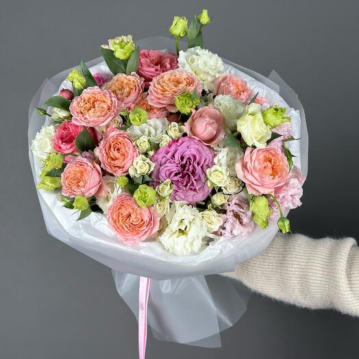 Bouquet mix of roses and lithiantuses