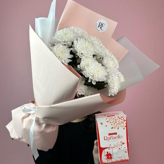 Комбо из 5 кустовых хризантем и раффаэлло