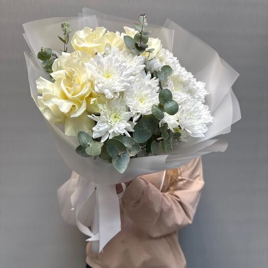 Французские розы и хризантема