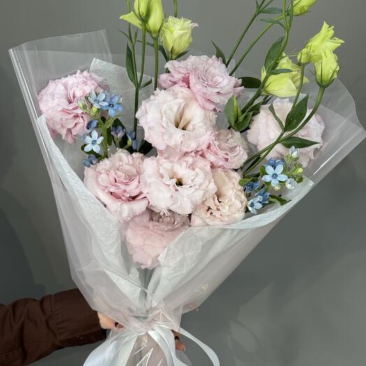 Букет с эустомой и оксипеталумом 🌸