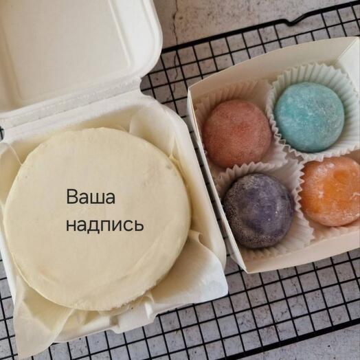 Набор бенто-торт и ассорти моти 4шт в подарок