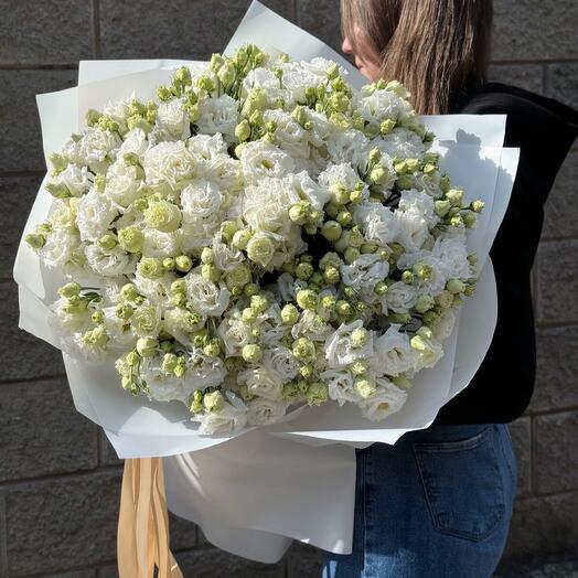 White lisianthus bouquet