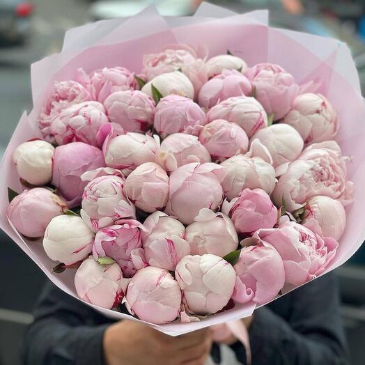 Bouquet with pink peony