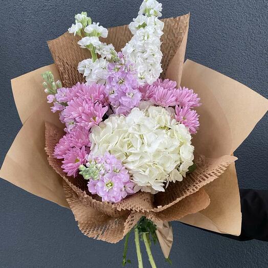 B bouquet of mattiola and hydrangeas