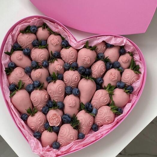 Сердце xl с клубникой в шоколаде