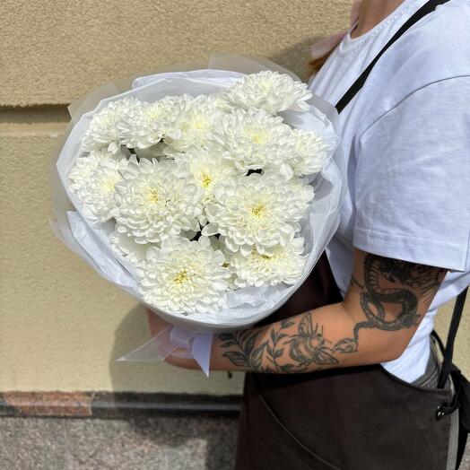 Букет из 3 белых кустовых хризантем