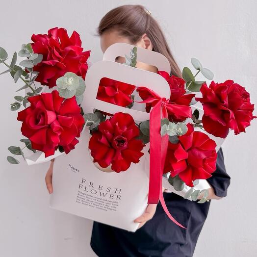 Ажурные розы с эвкалиптом