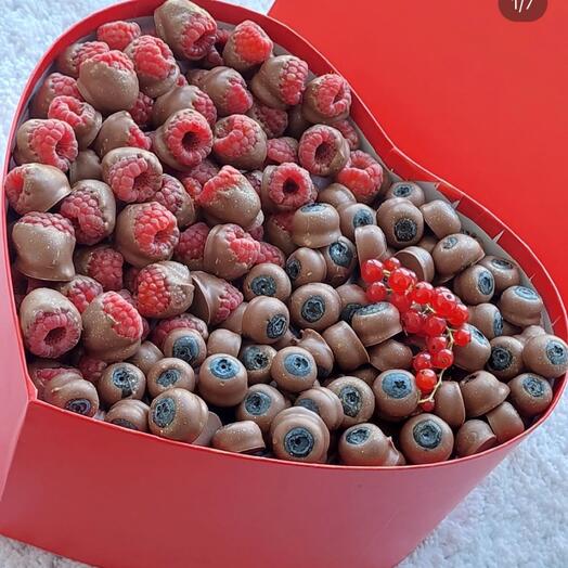 Малина и голубика в шоколаде «Berry Heaven Box»