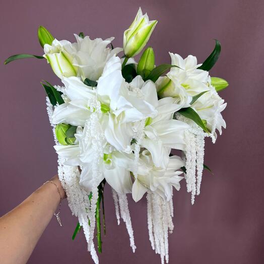 Букет невесты из лилий и амаранта