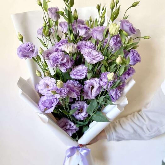 Bouquet of lavender eustoma