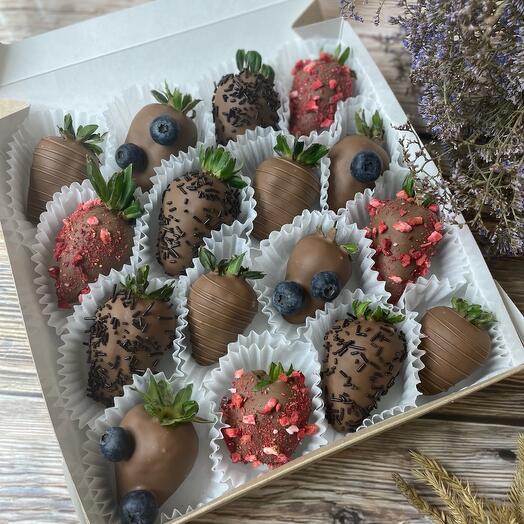 Strawberries in milk chocolate