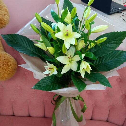 Bouquet of white lilies