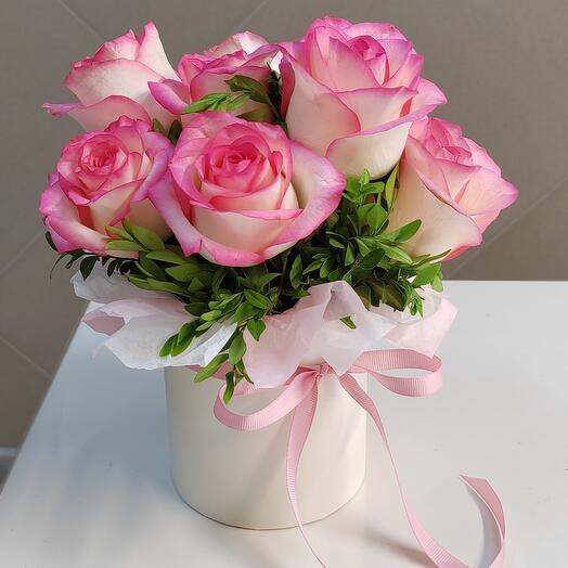 Arreglo de Rosas en una Caja de sombrero