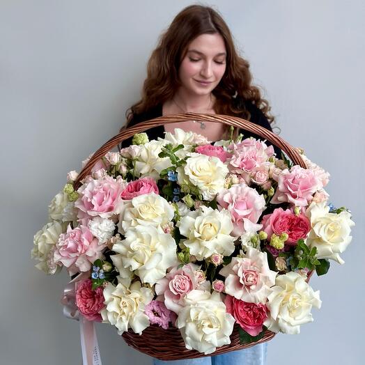 Большая корзина французских роз