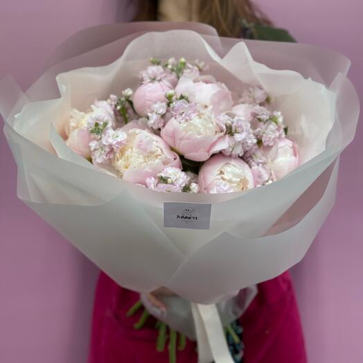 Peony Mania luxury bouquet of peonies and mattiola