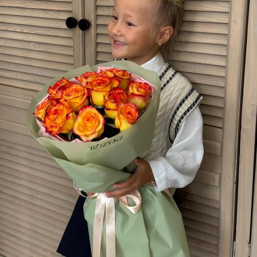 Букет из 11 оранжевых роз в фирменной упаковке