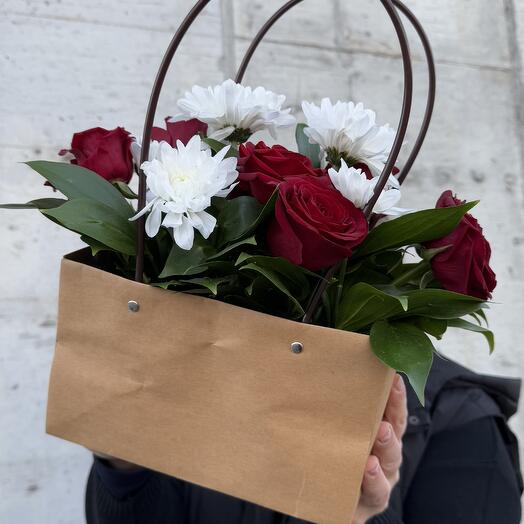 Цветы в коробке из роз