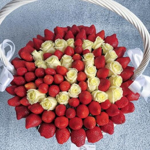 Berry basket with white rose