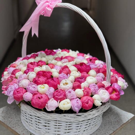 Flowers in basket 150 mix peony