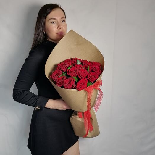 ❣️Стильный букет в крафтовом кульке из красных роз