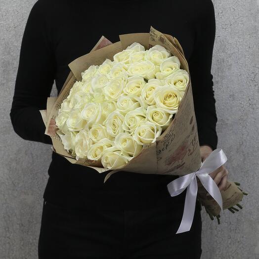 35 white Avalanche roses 50 cm in kraft paper