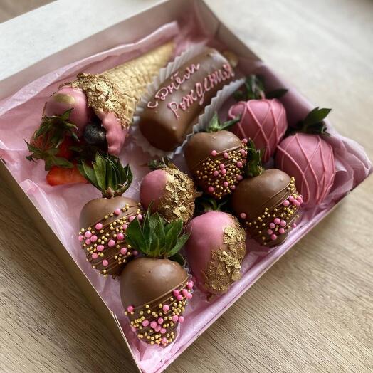 Juego surtido de fresas y plátanos cubiertos de chocolate