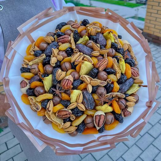 Букет из сухофруктов и орехов