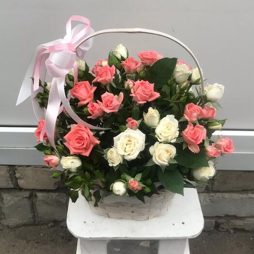Корзина кустовых роз