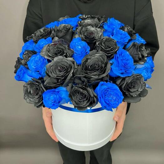 Синие и черные розы в коробке 51 💙🖤