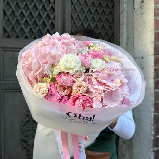 Pinky flower bouquet with hydrangeas