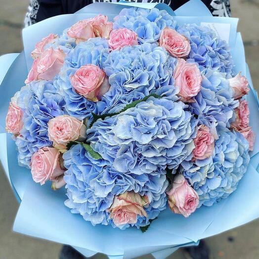 Bouquet of blue hydrangeas and pink peony roses