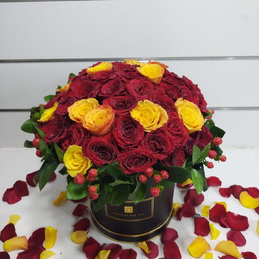 35 Mix Roses Box