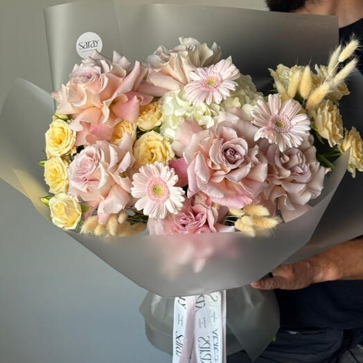 Bouquet with roses, hydrengeas and gerberas