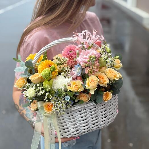 Корзина с цветами «Август»