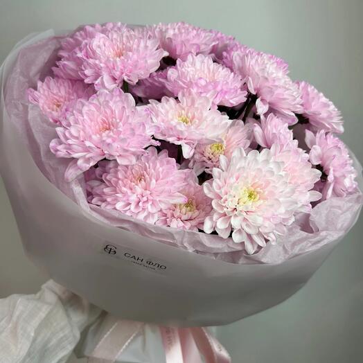 Букет из нежно-розовой хризантемы