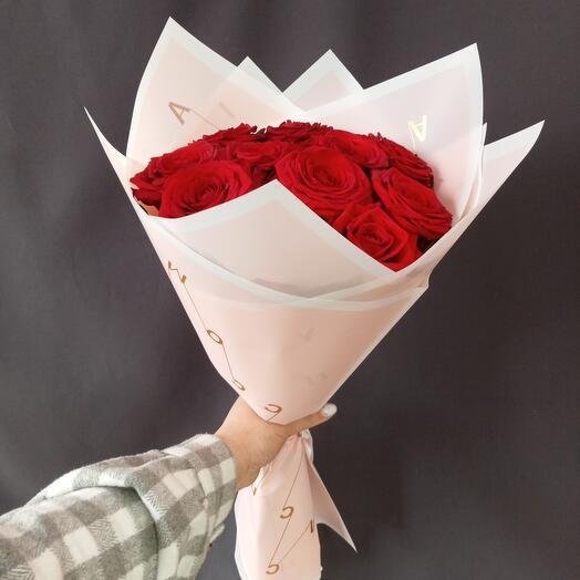 11 scarlet roses