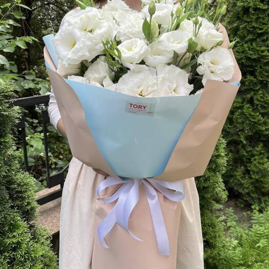 Bouquet of 11 white eustomas