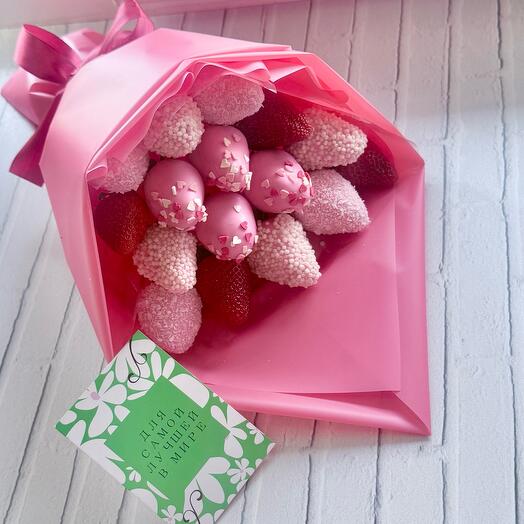Bouquet of strawberries mini flamingos