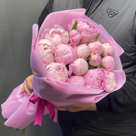 15 нежно розовые пионы