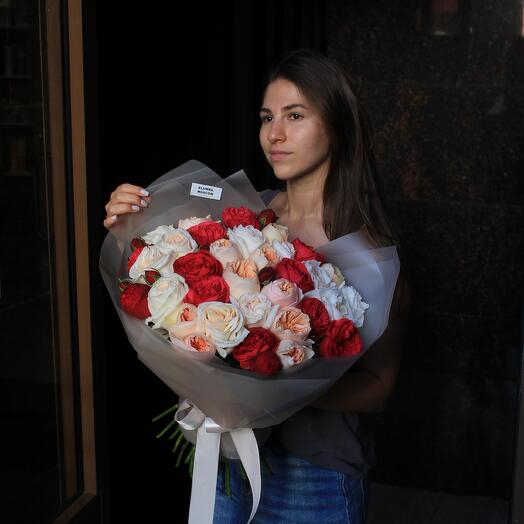 Букет из 33 пионовидных роз