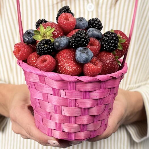 Мини корзина малиновая ягоды микс 550гр