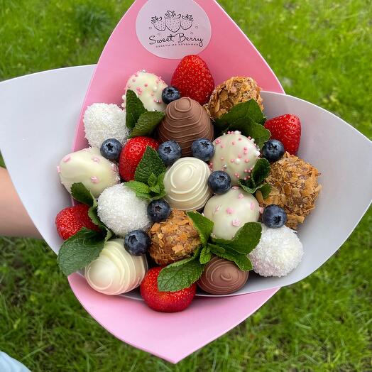 Букет из клубники в шоколаде Красная радуга, Цветы и подарки в Москве ...