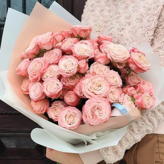 9 пионовидных кустовых роз