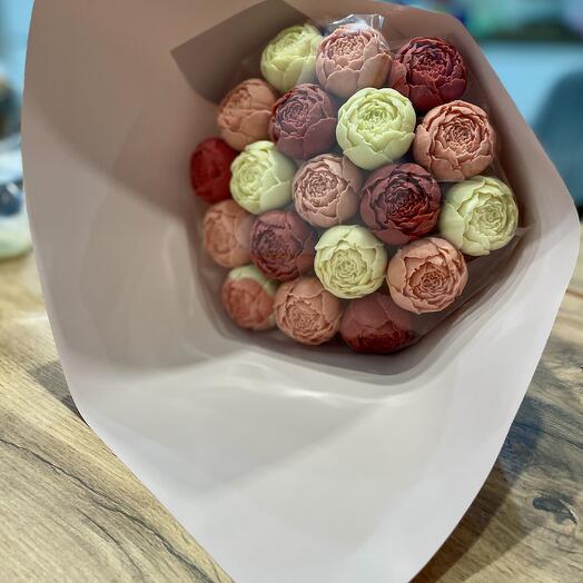Букет из 19 шоколадных пионов