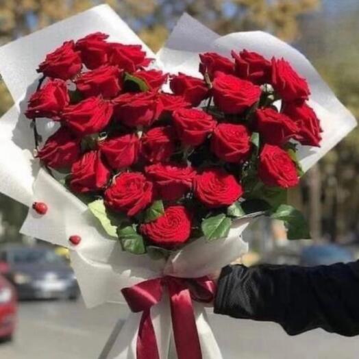 Bouquet of red roses Heart