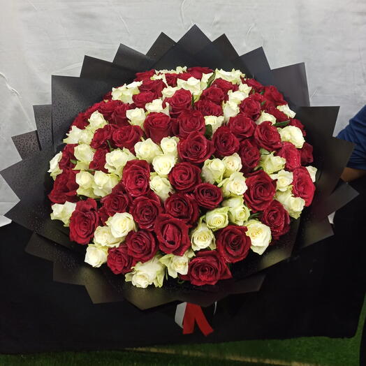 Luxury bouquet of 101pcs roses