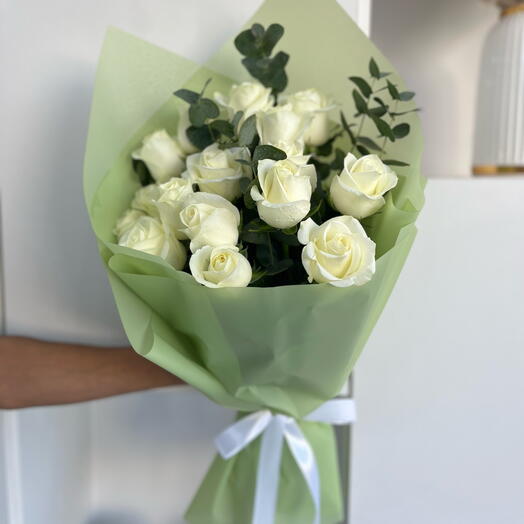 15 Elegant White Roses