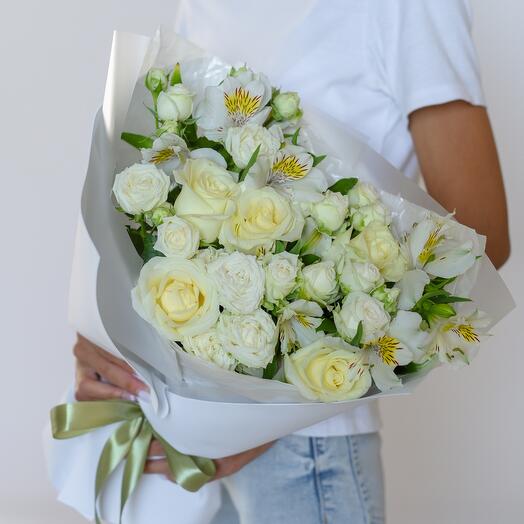 Bouquet with roses and alstroemeria size M