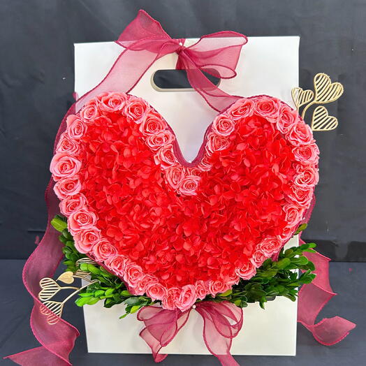 Dried flowers heart shape in box with handle