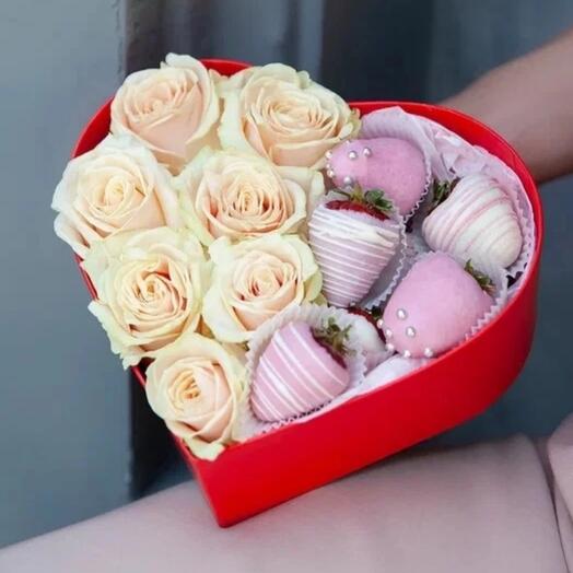 Love сердце 7 роз и клубника